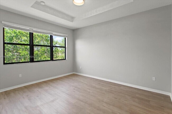 Building Photo - 635 NE 191st Terrace