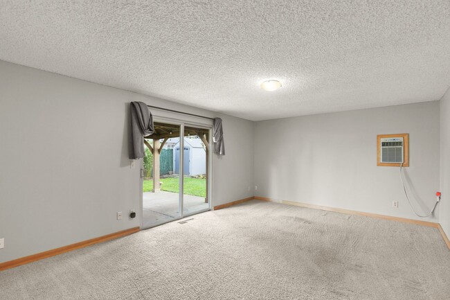 Building Photo - Charming 3 BR, 2 BR Mt. Pleasant Home.