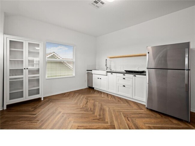 Building Photo - 328 Majestic Cedar Ct