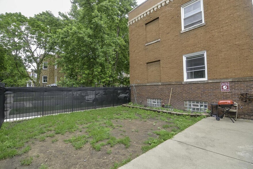 Building Photo - 1407 W Erie St