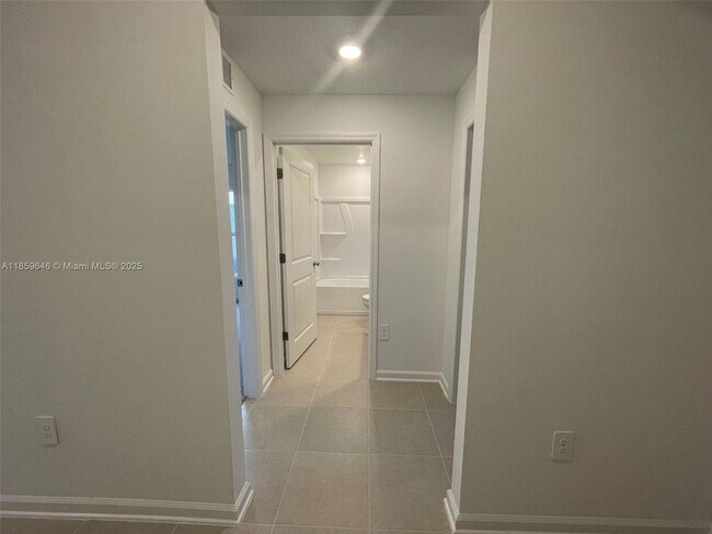 Building Photo - 1543 Jessica Blvd