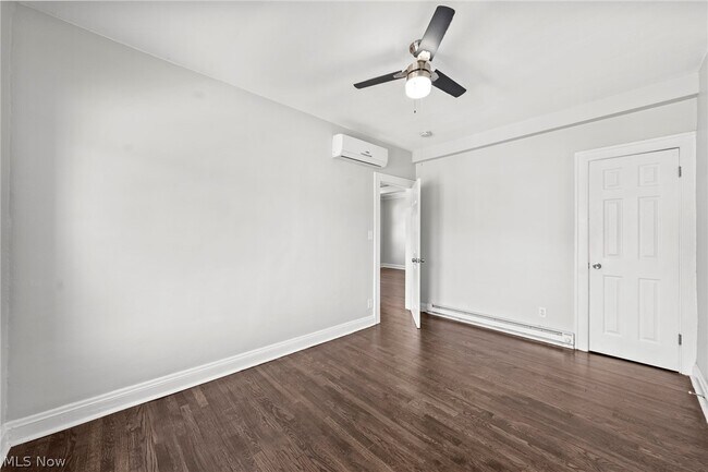 Building Photo - 1385 Cranford Ave