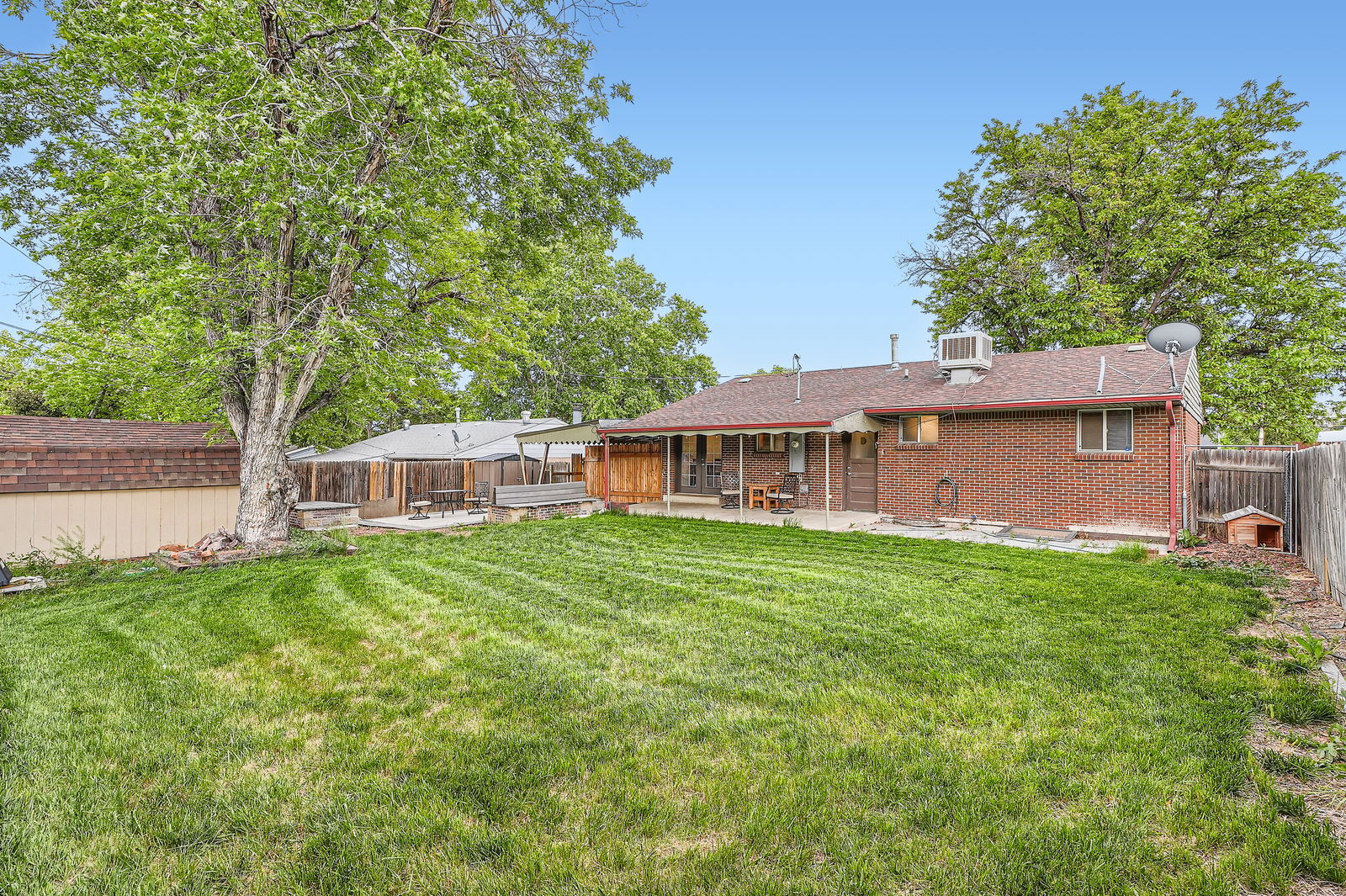 Building Photo - 921 Dakin St