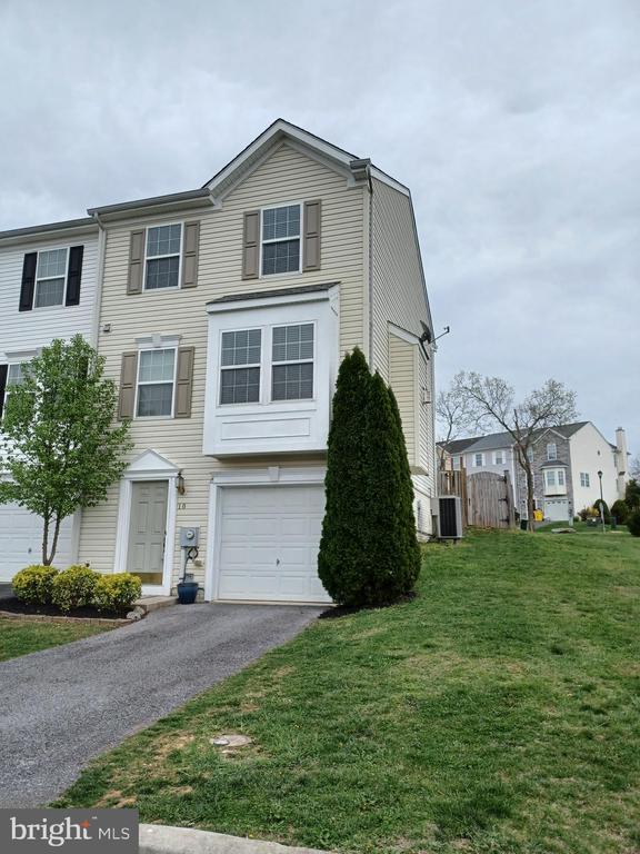 Building Photo - 10 Lopez Dr