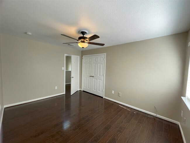 Building Photo - 12315 Glenview Dr