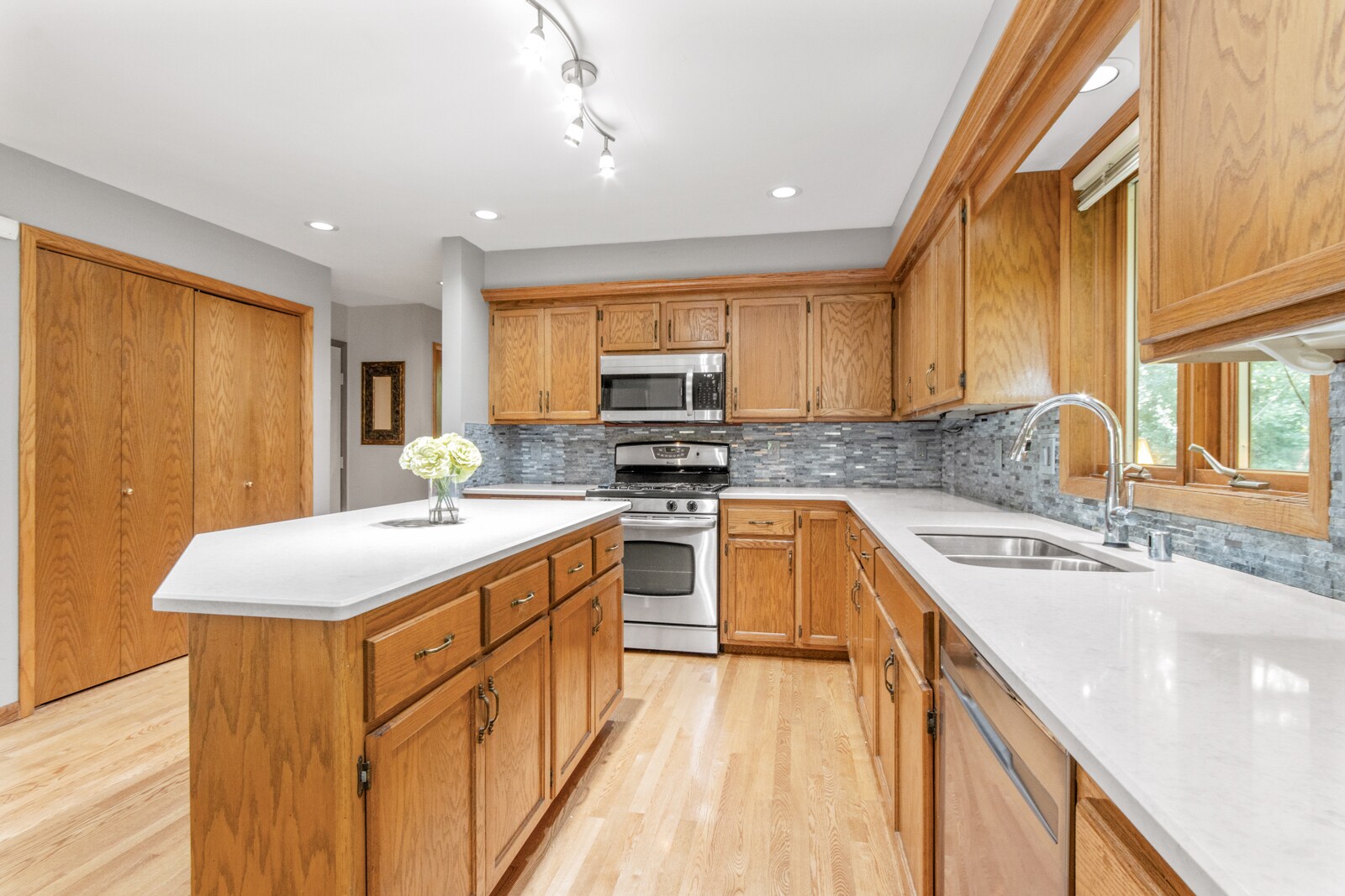 Building Photo - 7126 New Washburn Way