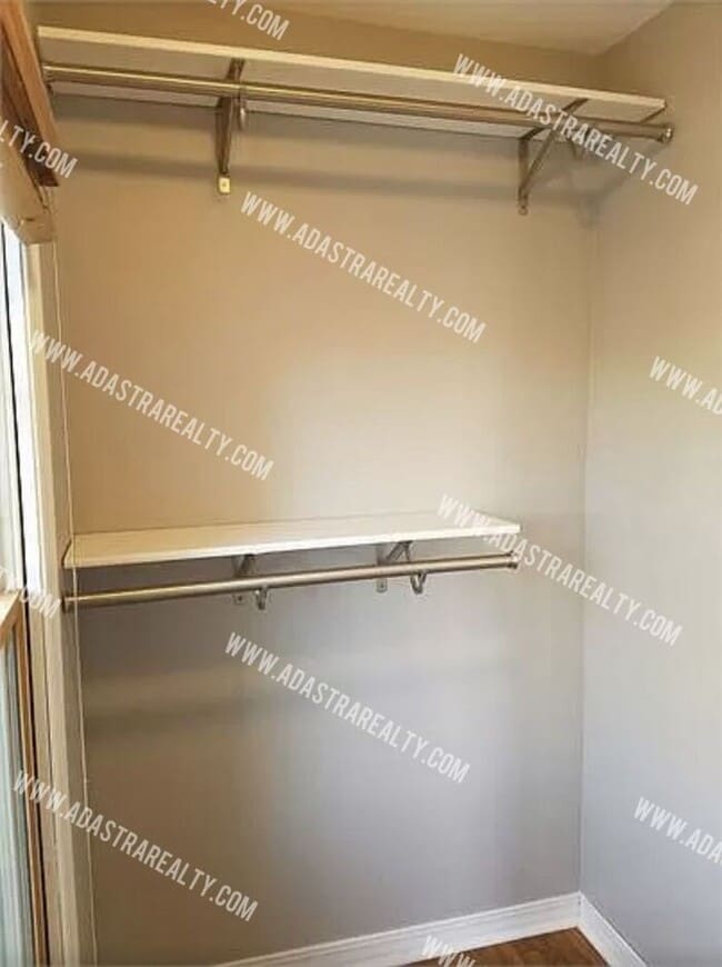 Building Photo - Amazing Brookside Home-Available NOW!!