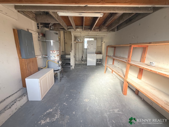 Building Photo - Renovated 3BR Duplex Home – Garage, Laundry, Parking