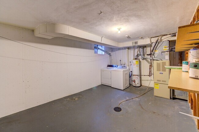 Building Photo - 25 Tower Hill Ct