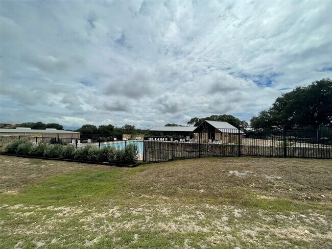 Building Photo - 123 N Lon Price