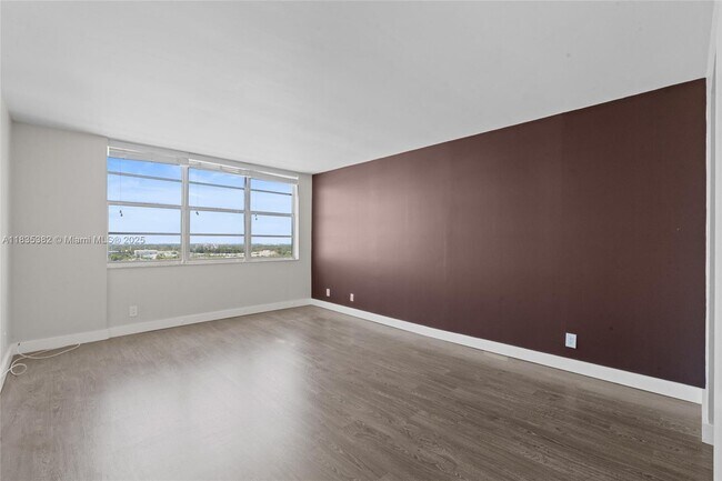 Building Photo - 2100 Sans Souci Blvd