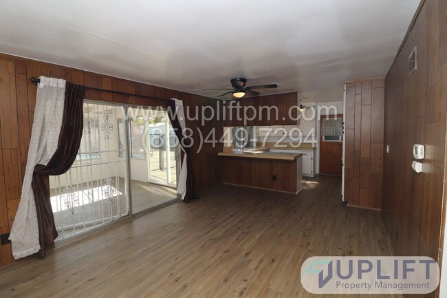 Building Photo - MOVE IN SPECIAL! 4bed/2bath house with gar...