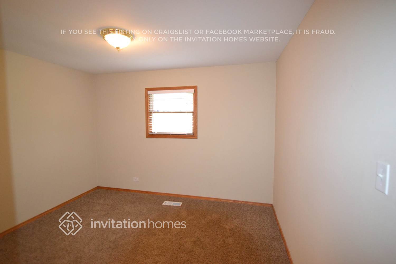Building Photo - 16610 Robinhood Dr