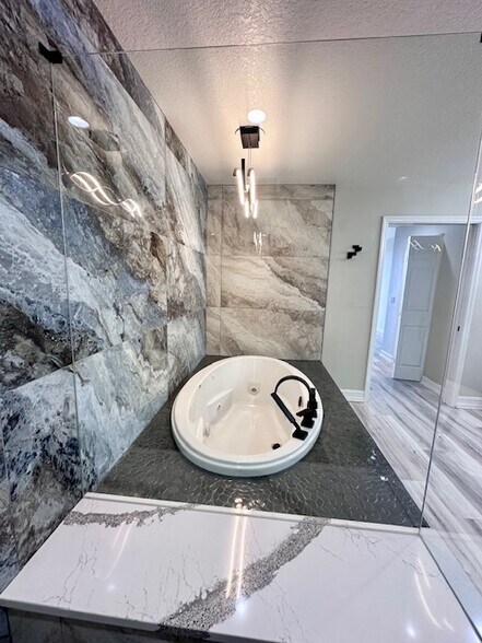 Building Photo - 480 Sail Ln