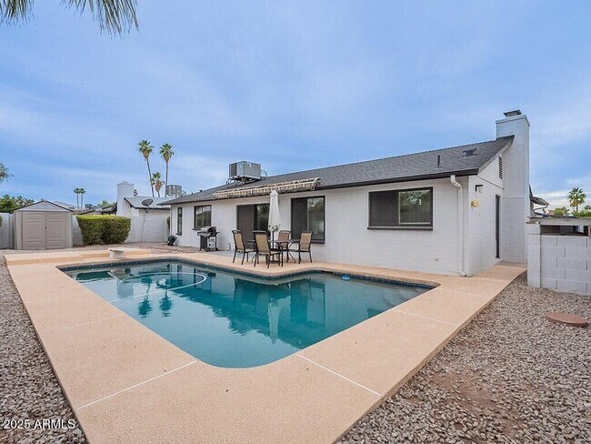 Building Photo - 5817 S Siesta Ln