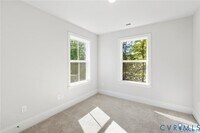 Building Photo - 121 This Wy