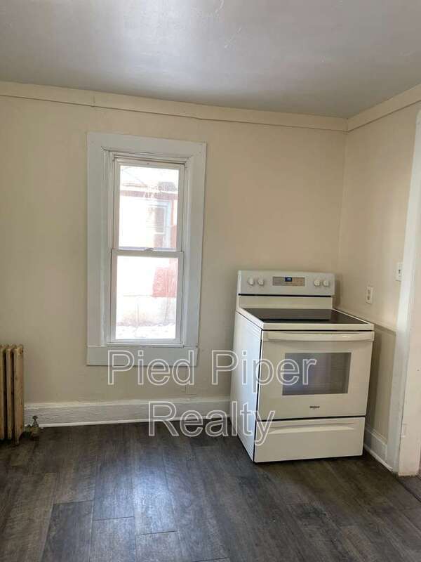 Building Photo - 320 W Clark St