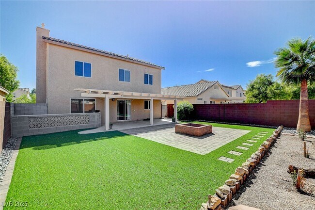 Building Photo - 688 Emerald City Ave