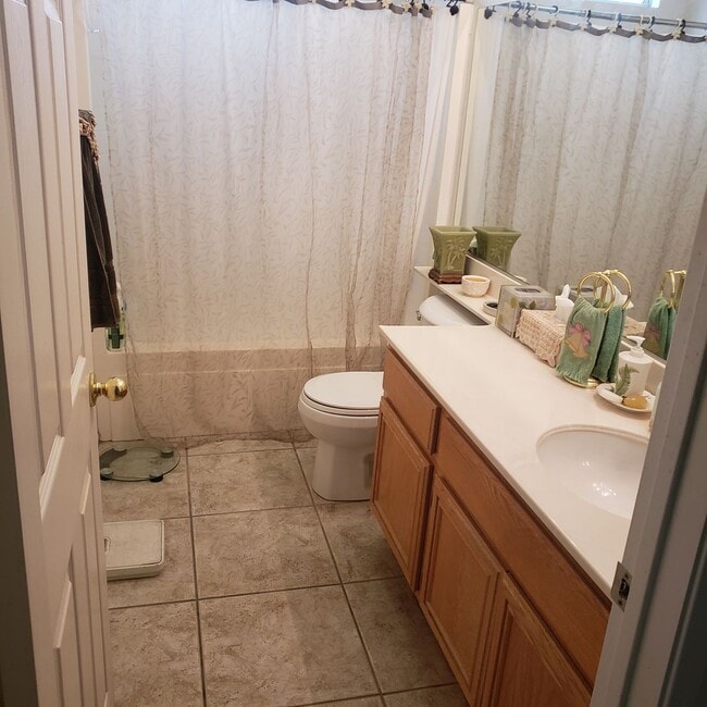 Building Photo - (Mission Grove) 5 BEDROOM, 1 bedroom downs...