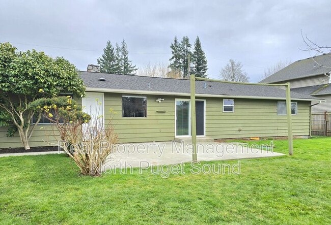 Building Photo - 8432 45th Dr NE