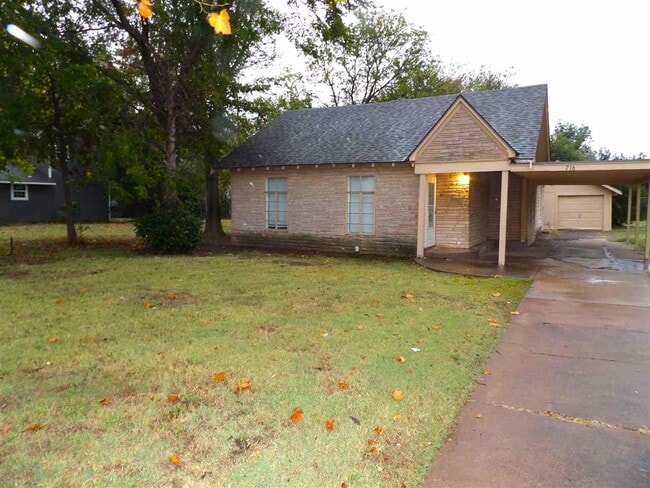 Primary Photo - 716 NW Ferris Ave