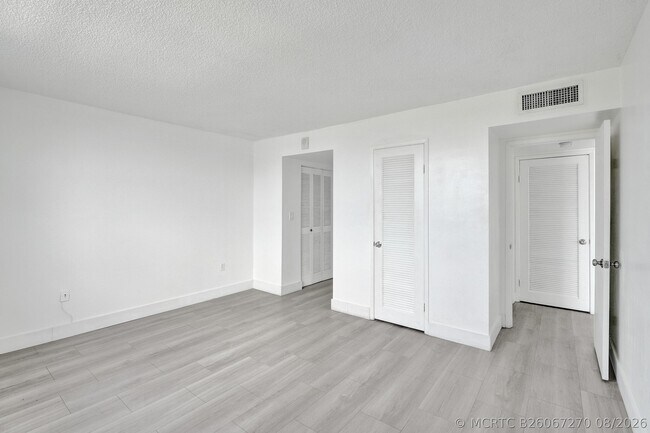 Building Photo - 2841 NE 163rd St
