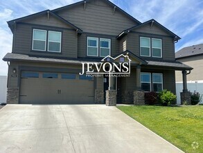 Building Photo - Spacious and stylish 5-bedroom home with a...