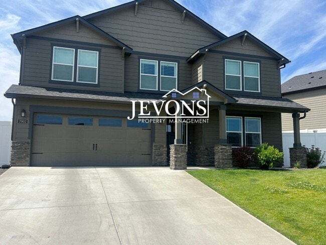 Primary Photo - Spacious and stylish 5-bedroom home with a...