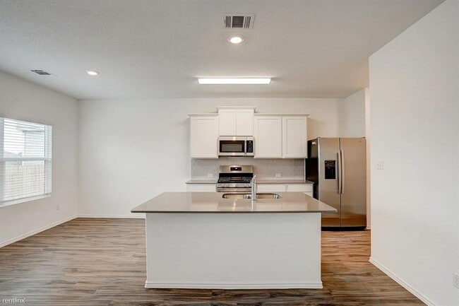 Building Photo - 209 Majestic Cedar Dr