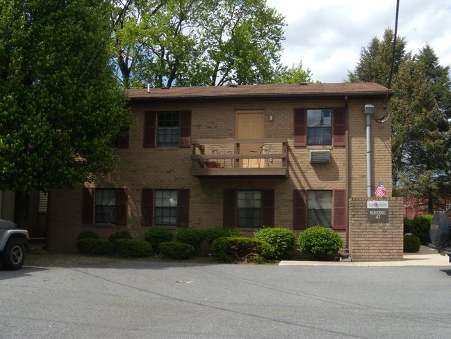 Building Photo - Franklin-Walnut Apartments