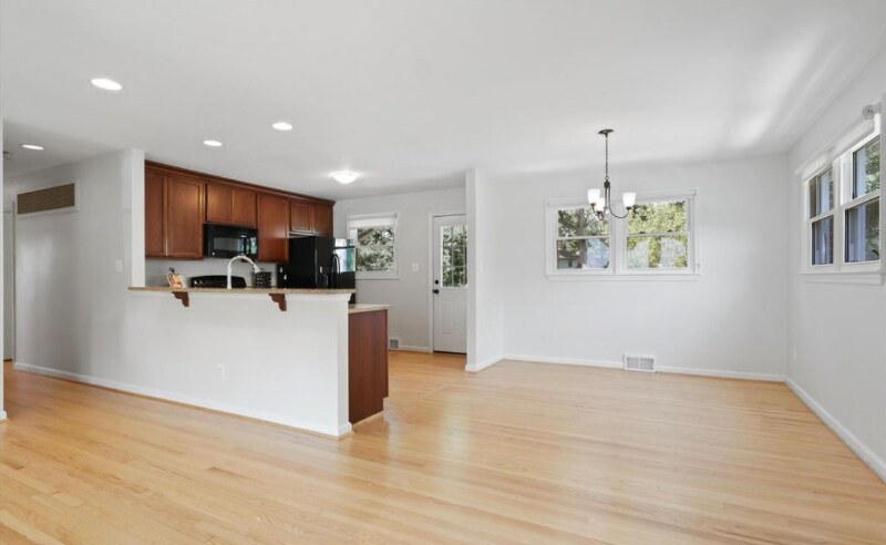 Building Photo - 5954 Kedron St