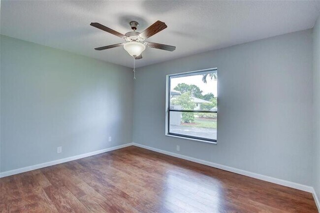 Building Photo - 637 NW 100th Ln