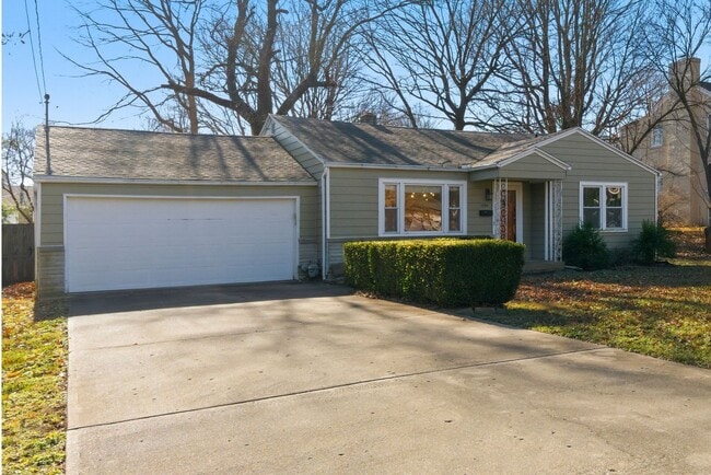 Building Photo - 1354 E Walnut St