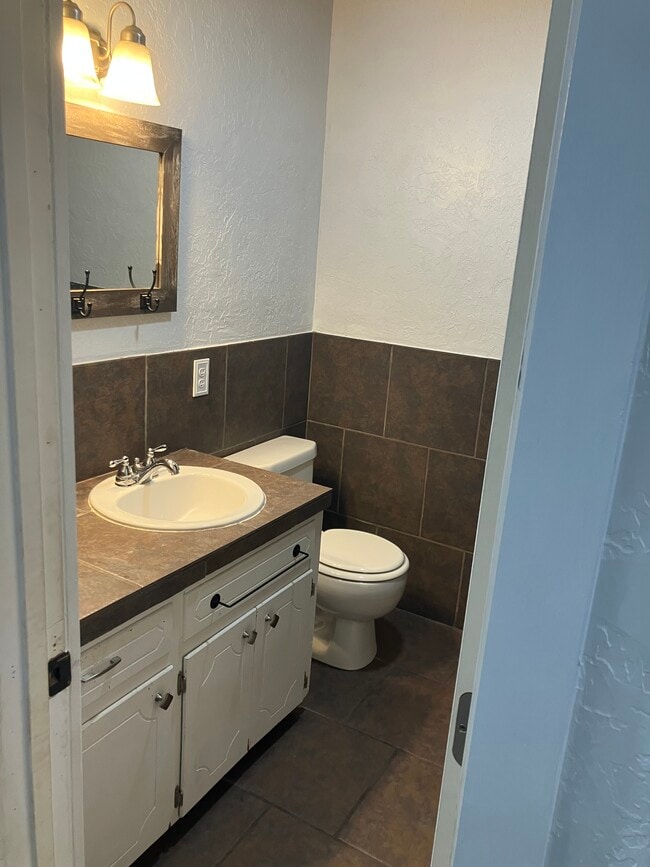 Building Photo - 4664 Primrose Ln