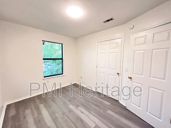 Building Photo - 606 Virginia St