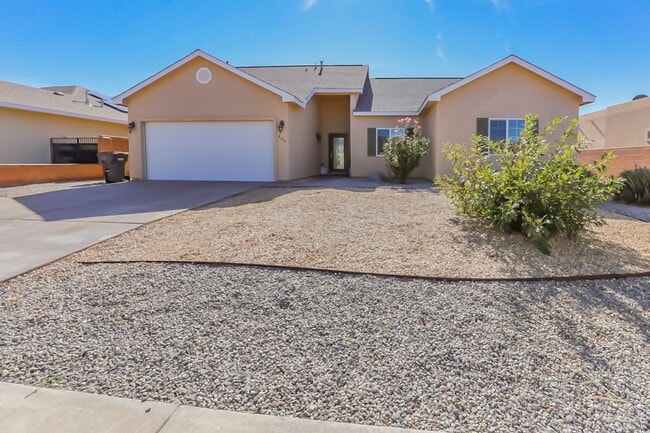 Primary Photo - Pet Friendly 4 Bed 2 Bath Home!