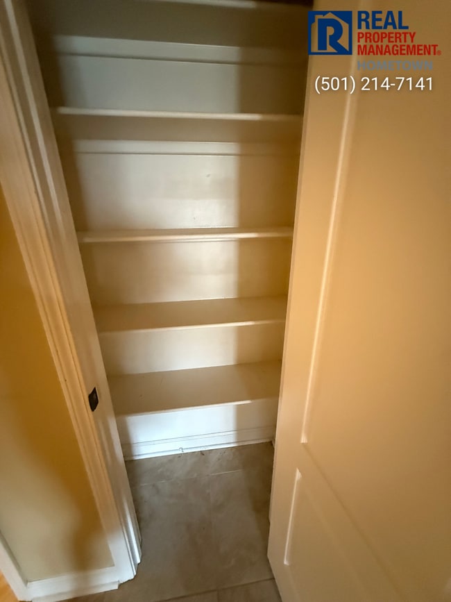 Building Photo - 1609 White Oak Cir