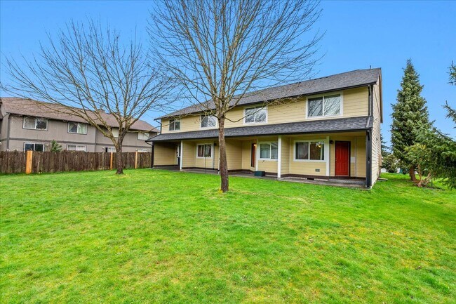 Building Photo - Monroe End Unit Townhome Unit A