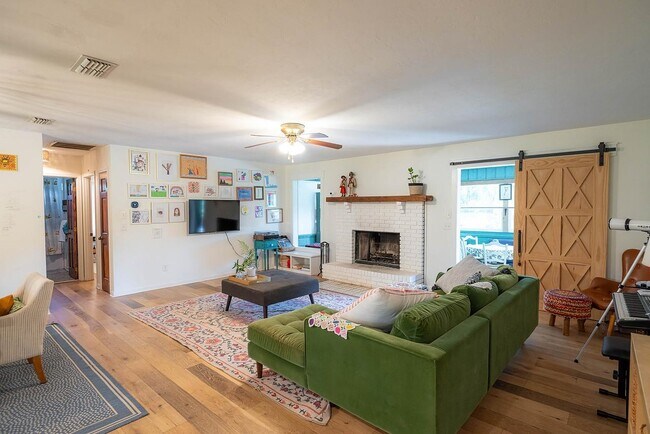 Building Photo - 3276 Shannon Lakes Dr N