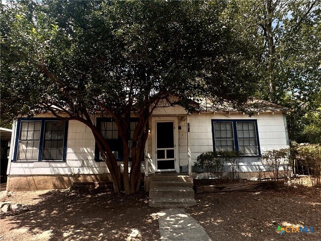 Primary Photo - 240 W Sessom Dr