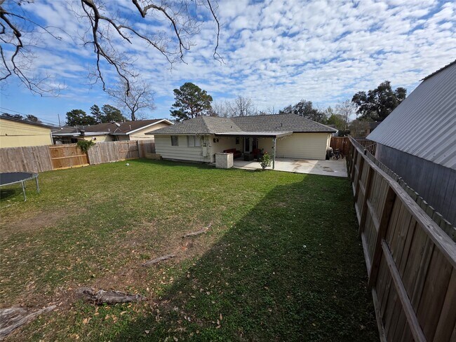 Building Photo - 10315 Carthage Dr