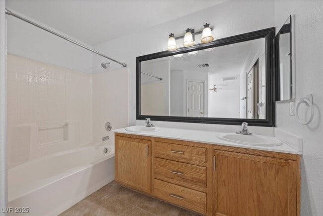 Building Photo - 2721 Villa Cordova Ct