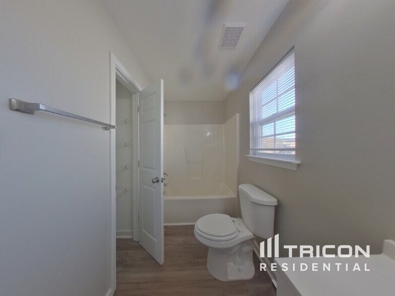 Building Photo - 2112 Edenderry Dr