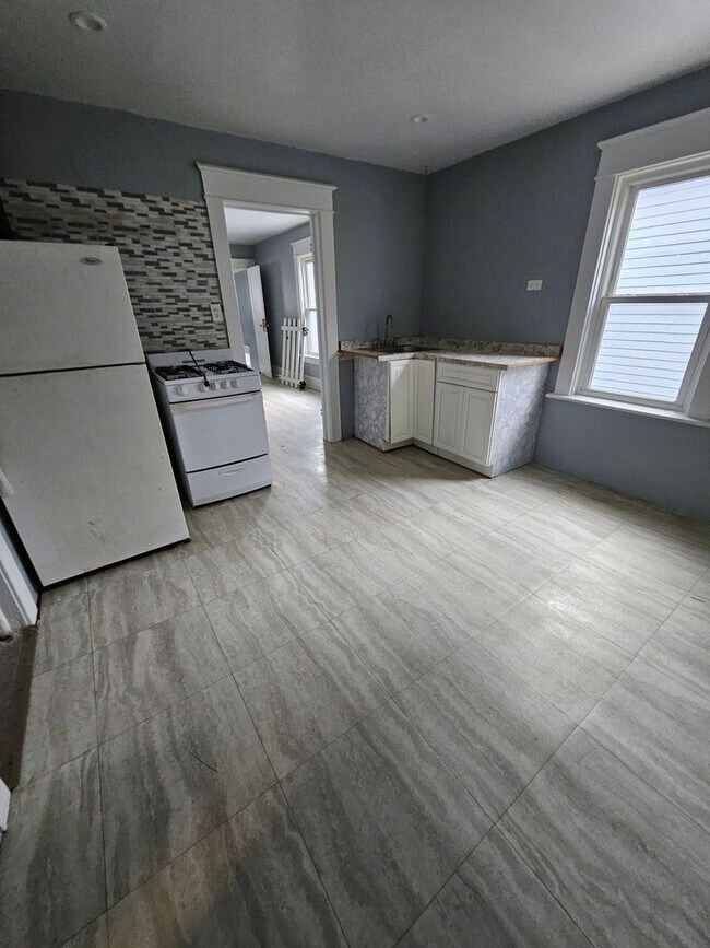 Building Photo - 1123 E 24th St