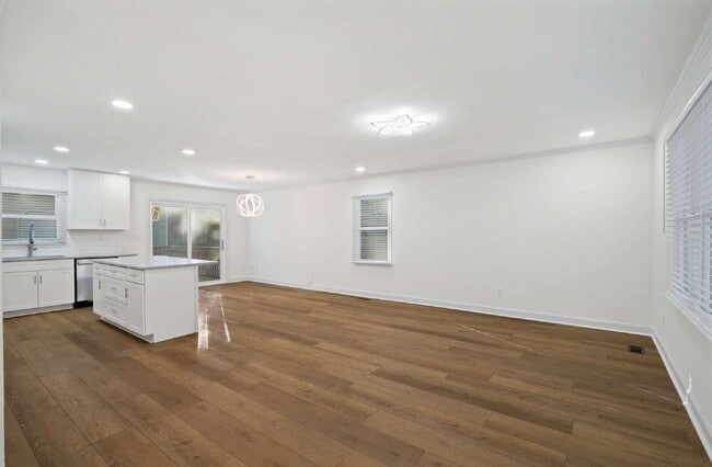 Building Photo - Updated 3-Bed Ranch w/ Modern Touches in D...