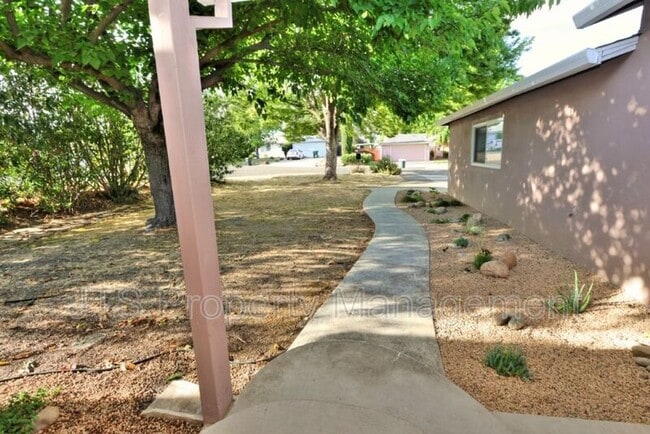 Building Photo - 6906 Pin Oak Ct