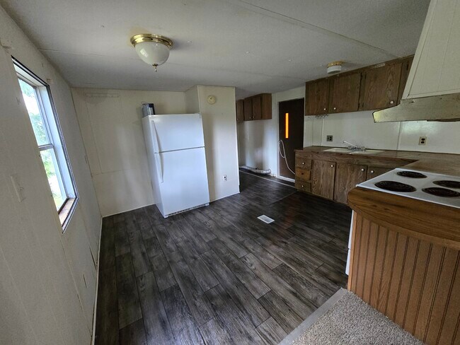 Building Photo - Small Rd Park