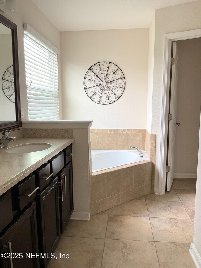 Building Photo - 8253 Golden Bamboo Dr