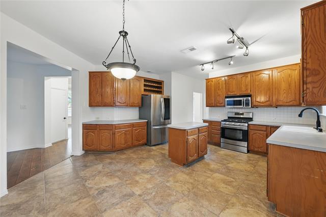 Building Photo - 916 Sugarberry Ln