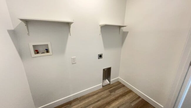 Building Photo - Modern 4 Bedroom Townhome in Cedar City. P...